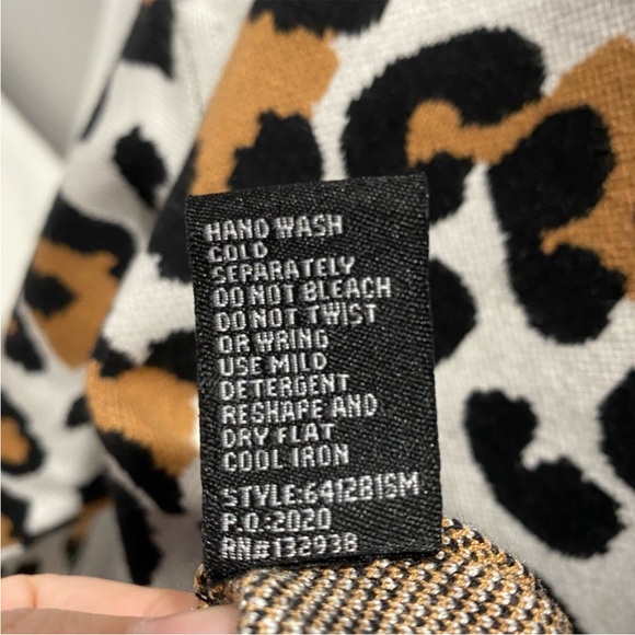 Love at First Find Leopard Sweater NWT - Picture 8 of 9